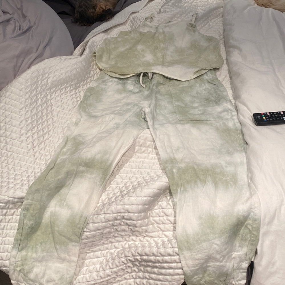Two piece Bella dahl linen track suit- light green tie dye- never worn